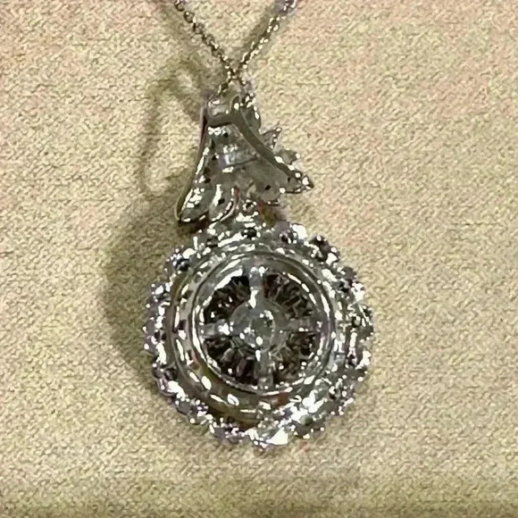 Gorgeous 925 Silver 17” Chain & Pendant w/ Round Brilliant-Cut White Crystals - Picture 4 of 8